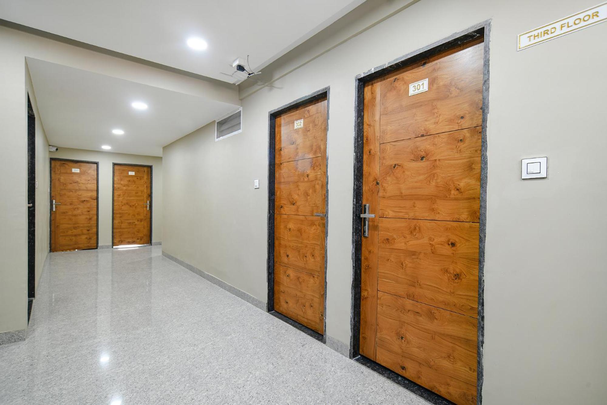 Fabhotel Classic Inn Индаур Экстерьер фото